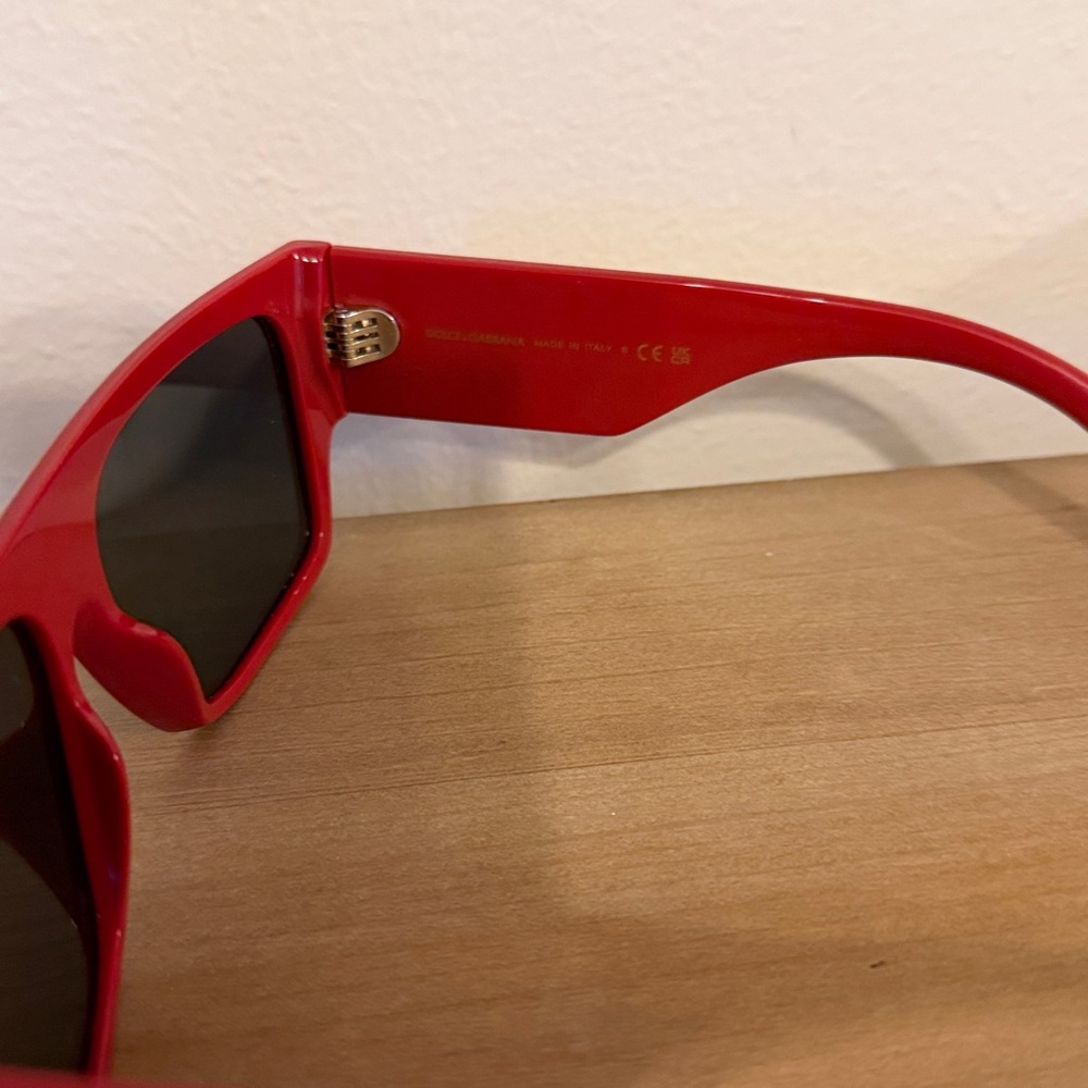Dolce & Gabbana Bold Red Sunglasses unisex - Picture 7 of 7